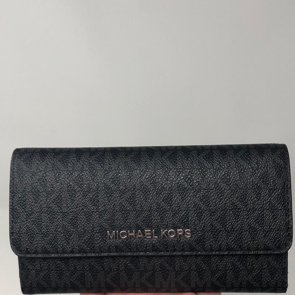 NWT Michael Kors Jet Set travel wallet - Picture 2 of 6